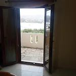 شقة Akrogiali & *
