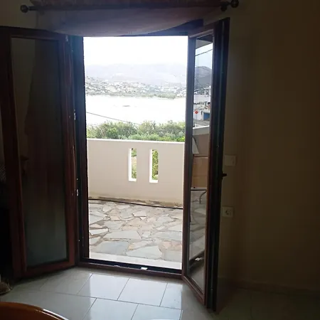 شقة Akrogiali & *
