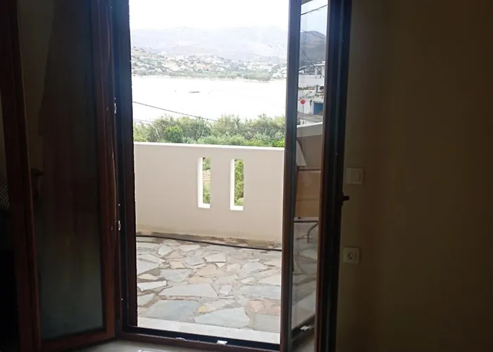 شقة Akrogiali & *